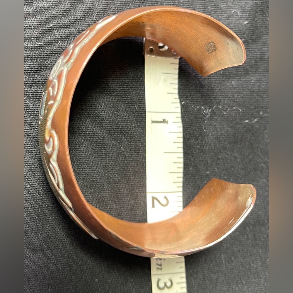 Vintage Dragon copper and brass cuff bracelet with abalone inlay - Picture 11 of 12